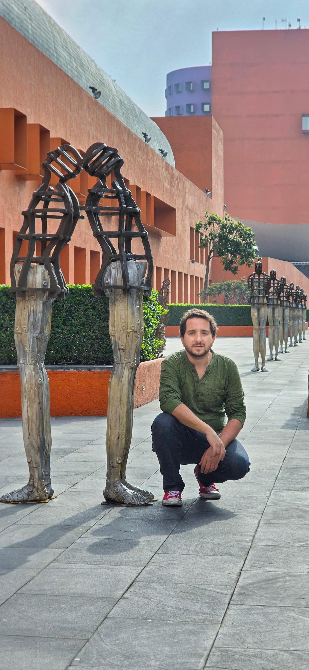 Durante este año, Joaquín Restrepo ha llevado su arte alrededor del mundo, consolidando su presencia en la escena artística internacional.