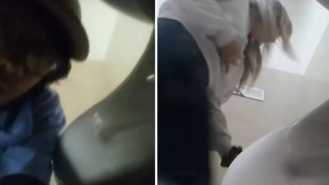 Oma cajero graba usuarias en el baño