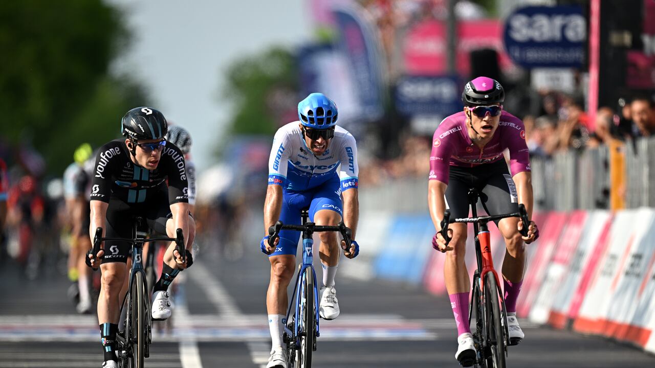 Alberto Dainese se llevó la victoria con un final de photofinish.