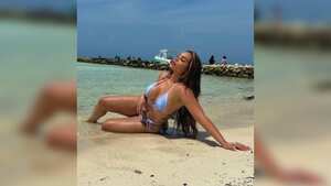 Andrea Valdiri en bikini