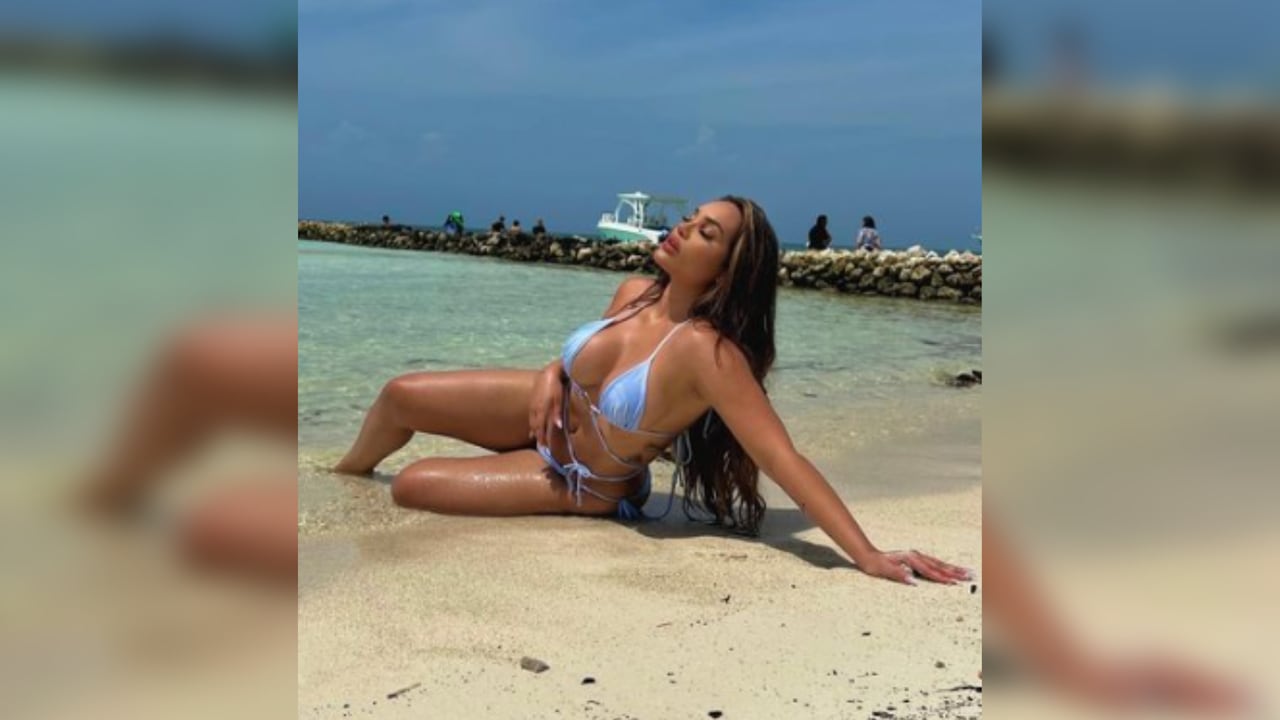 Andrea Valdiri en bikini