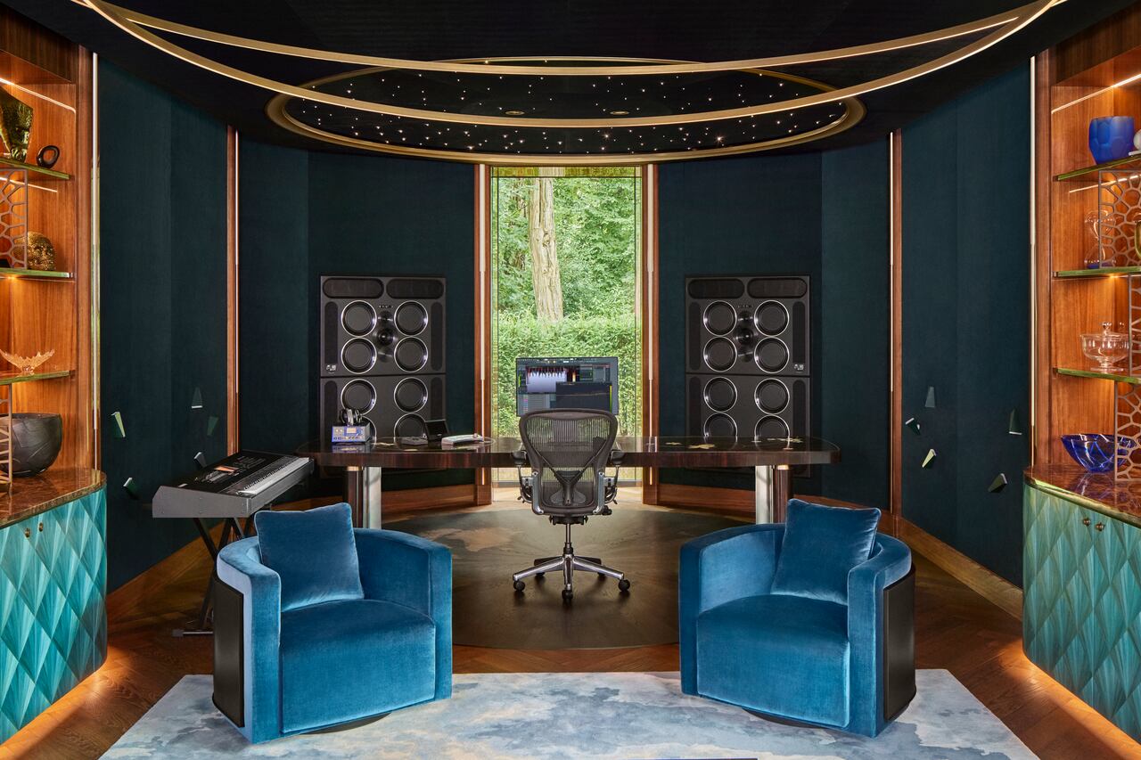 AFROJACK, el DJ y productor de fama mundial, abre por primera vez su estudio de música privado en Bélgica para recibir huéspedes en Airbnb.