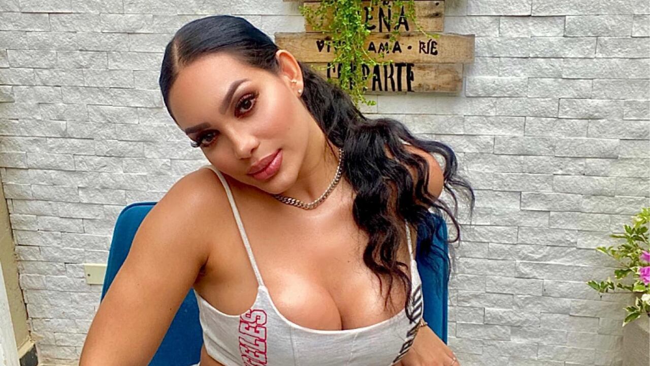 Andrea Valdiri se robó toda la atención con sus movimientos de cadera
