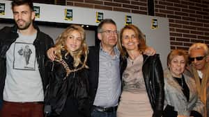 El grosero gesto fue captado al intentar tomar la fotografía.