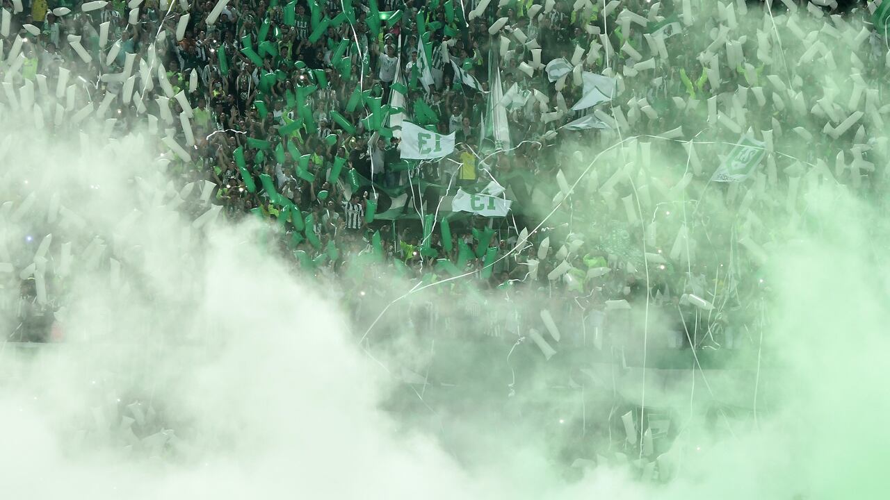Hinchada de Nacional len el Atanasio Girardot