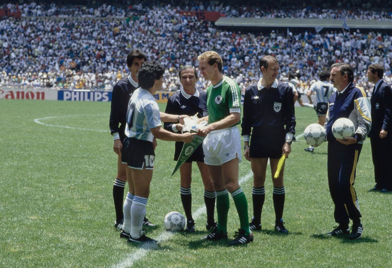 Argentina conquistó su segundo título de la mano de Maradona. Ahora busca el tercero, bajo la capitanía de Messi.