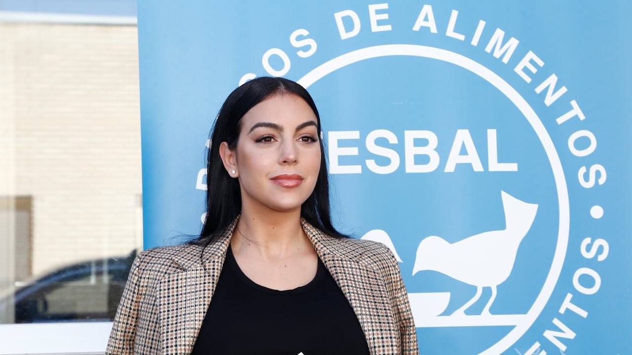 MADRID, SPAIN - DECEMBER 09: Georgina Rodriguez visits Banco de Alimentos association on December 09, 2020 in Madrid, Spain. (Photo by Europa Press Entertainment/Europa Press via Getty Images)