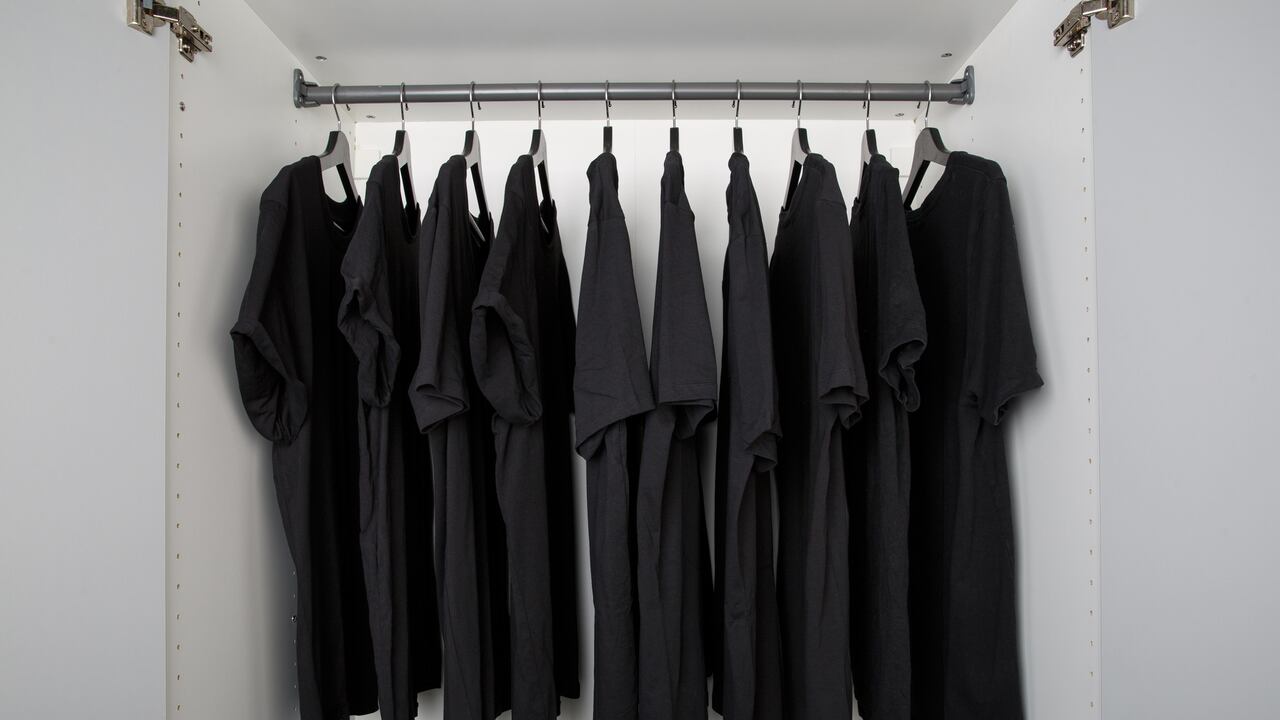 Truco para lavar la ropa negra sin que pierda el color