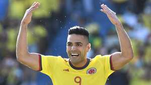 BARRANQUILLA, COLOMBIA - JANUARY 28: Radamel Falcao of Colombia reacts during a match between Colombia and Peru as part of FIFA World Cup Qatar 2022 Qualifiers at Roberto Melendez Metropolitan Stadium on January 28, 2022 in Barranquilla, Colombia. (Photo by Gabriel Aponte/Getty Images)