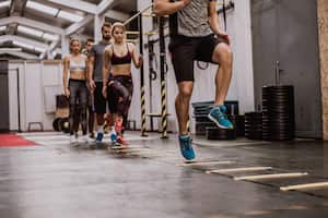 Deportistas realizando ejercicio