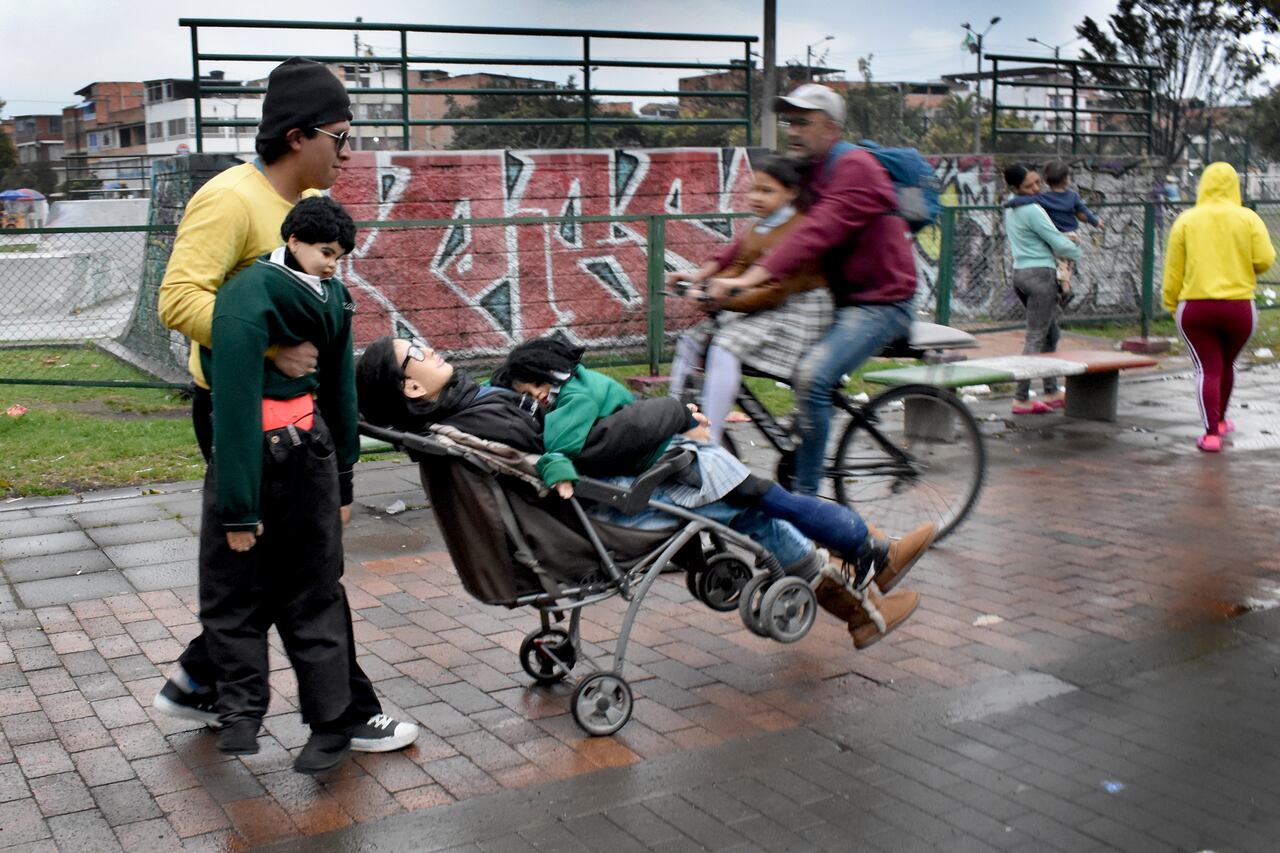 CRISTIAN MONTENEGRO Y SU FAMILIA DE TRAPO