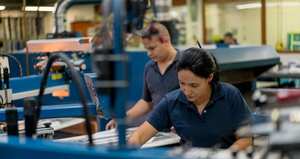 Se podrían alargar las jornadas para trabajar menos días a la semana.