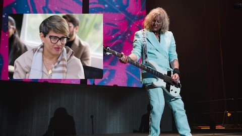 La foto en la que se ve a Verónica Alcocer con Def Leppard y que ha dado de qué hablar