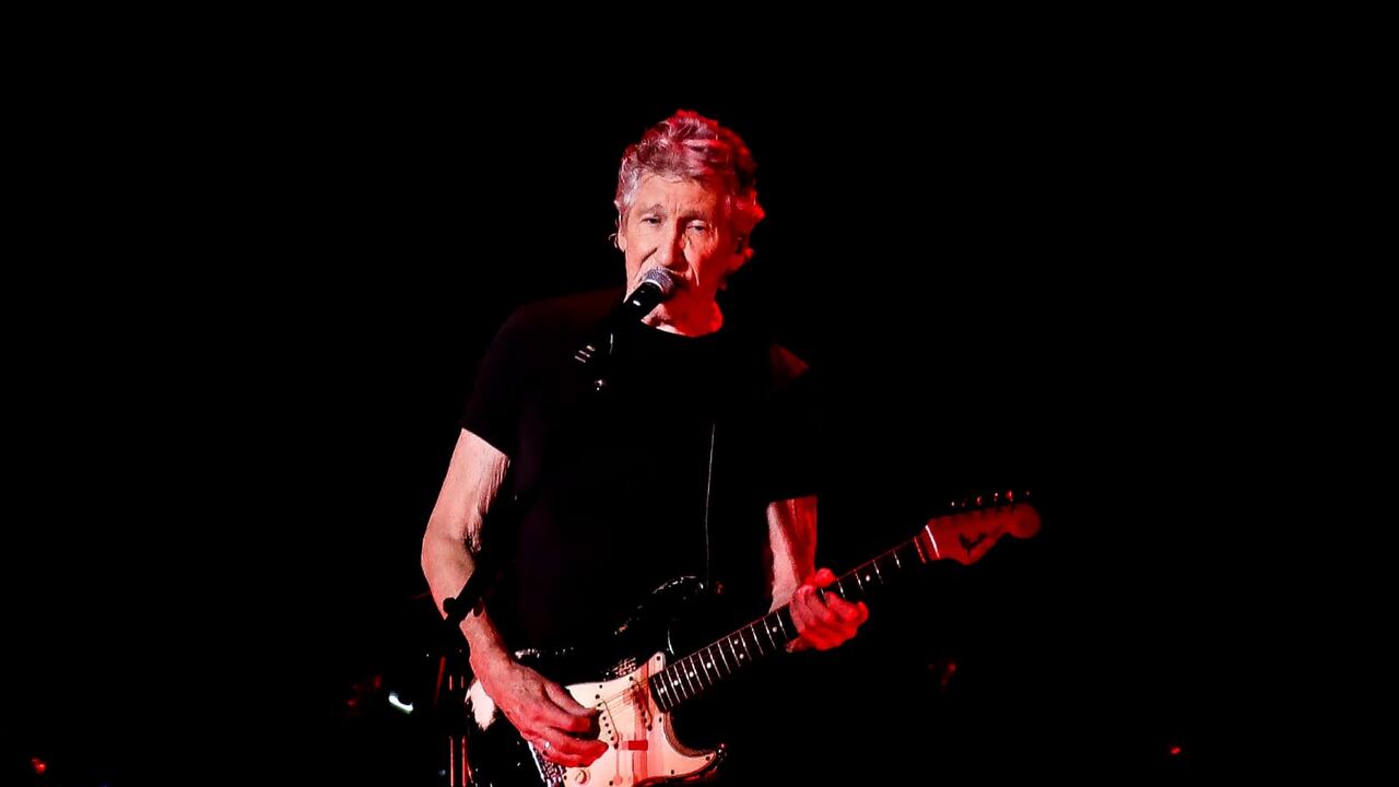 Una de las canciones más esperadas fue "Another breaking the wall".