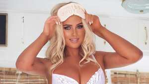 Instagram @elliejeancoffey