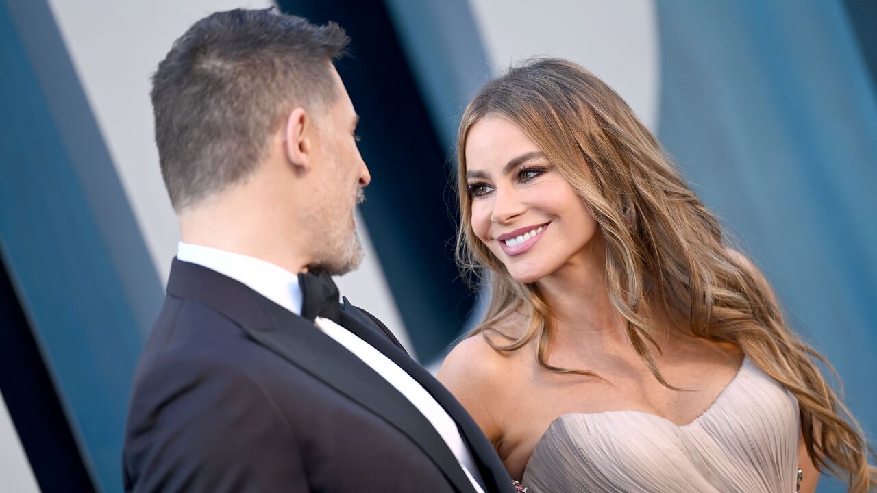 Sofía Vergara y su esposo en BEVERLY HILLS, CALIFORNIA - MARCH 27: Joe Manganiello and Sofía Vergara attend the 2022 Vanity Fair Oscar Party hosted by Radhika Jones at Wallis Annenberg Center for the Performing Arts on March 27, 2022 in Beverly Hills, California. (Photo by Lionel Hahn/Getty Images)
