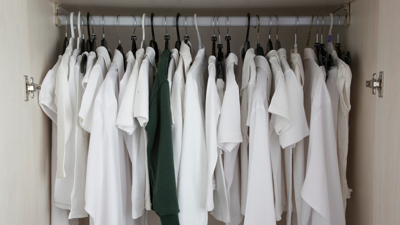 ¿Cómo eliminar las manchas amarillas de la ropa blanca?