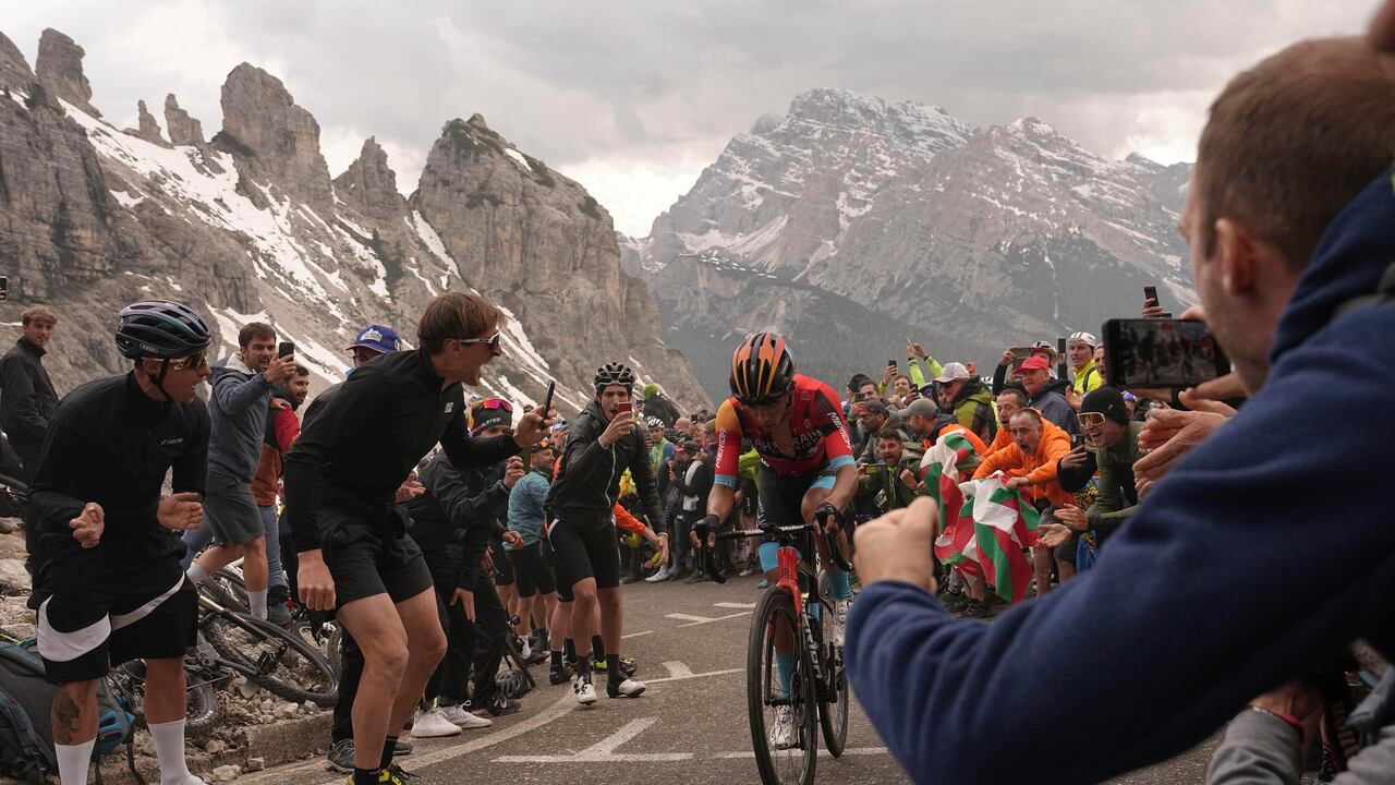Colombia's Santiago Buitrago pedals to win the 19th stage of the Giro D'Italia , tour of Italy cycling race, from Longarone to Tre Cime di Lavaredo, Italy, Friday, May 26, 2023. (Marco Alpozzi/LaPresse via AP