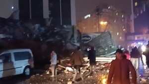 Un fuerte sismo en Turquía causó serios daños en varias edificaciones.