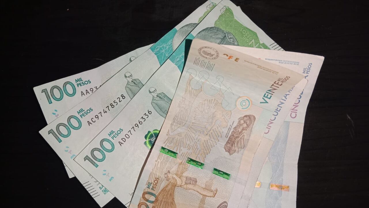 dinero salario plata billetes