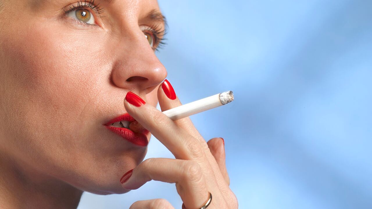Mujer fumando