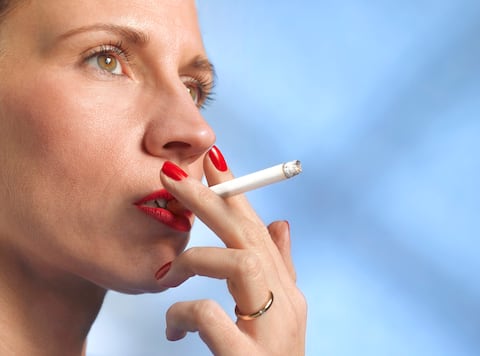 Mujer fumando