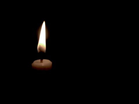 Velas negras en el Día de las Velitas.