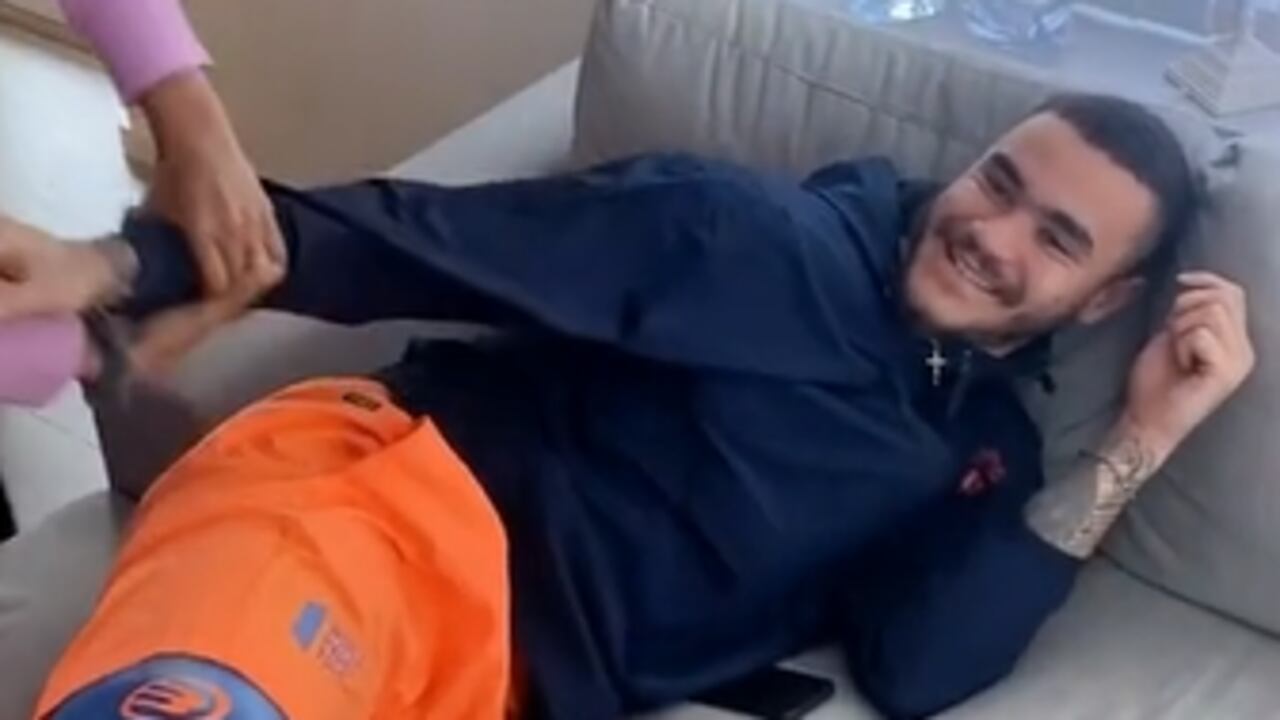 mujer viajó 14 horas para sorprender a su novio y todo término en decepción