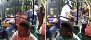 Mujer entrega celular falso