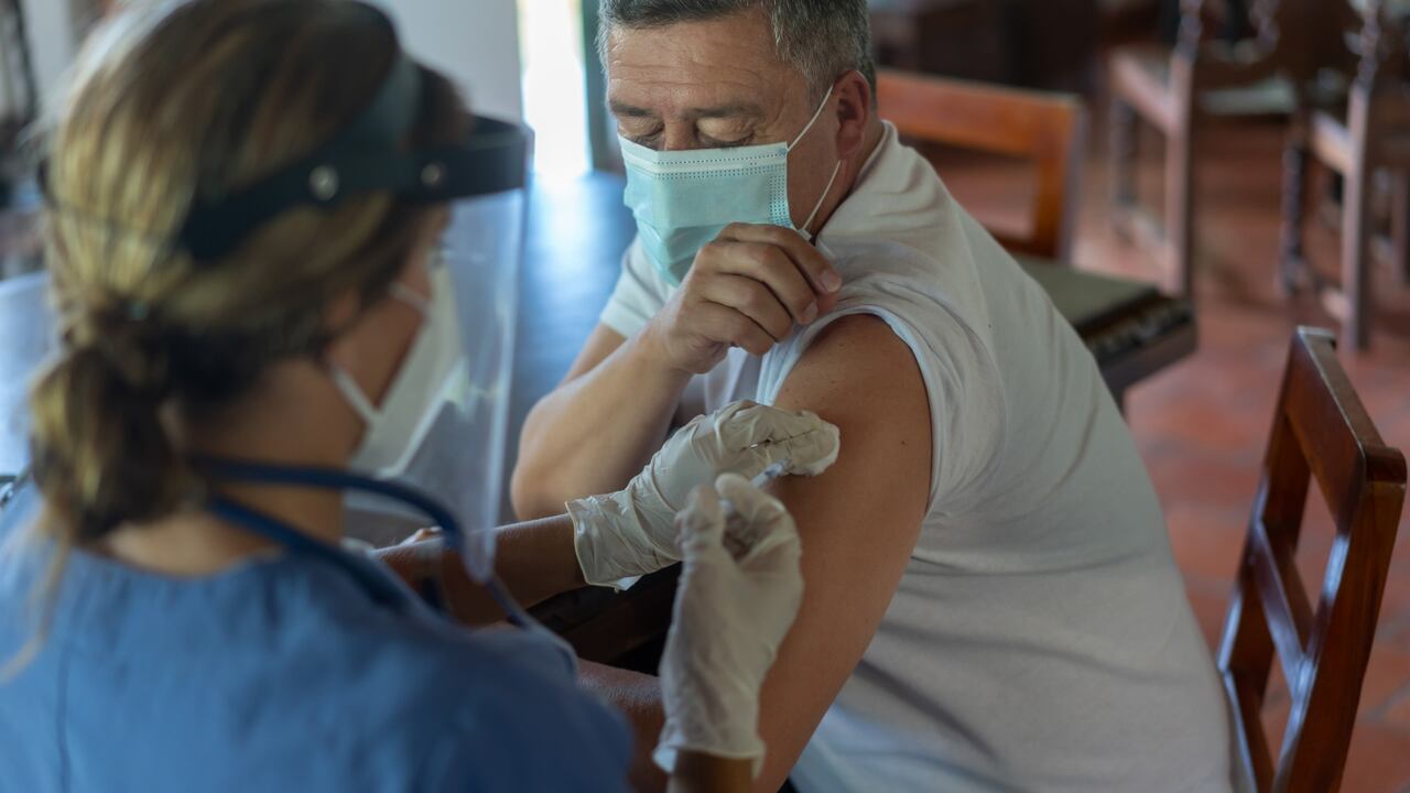 Aprueban cuarta dosis de vacuna contra el COVID-19 para este sector de la población