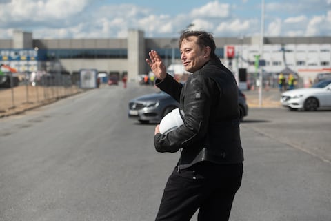 Elon Musk, programador y empresario envía ayuda a Ucrania.