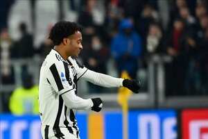 TURIN, ITALY - DECEMBER 05: Juan Cuadrado of Juventus FC celebrates a goal during the Serie A match between Juventus and Genoa CFC at  on December 5, 2021 in Turin, Italy. (Photo by Stefano Guidi/Getty Images)