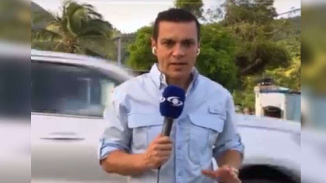 Juan Diego Alvira presentando su informe en Providencia