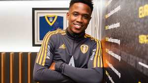 Luis Sinisterra firmó oficialmente su vínculo con el Leeds United en la Premier League