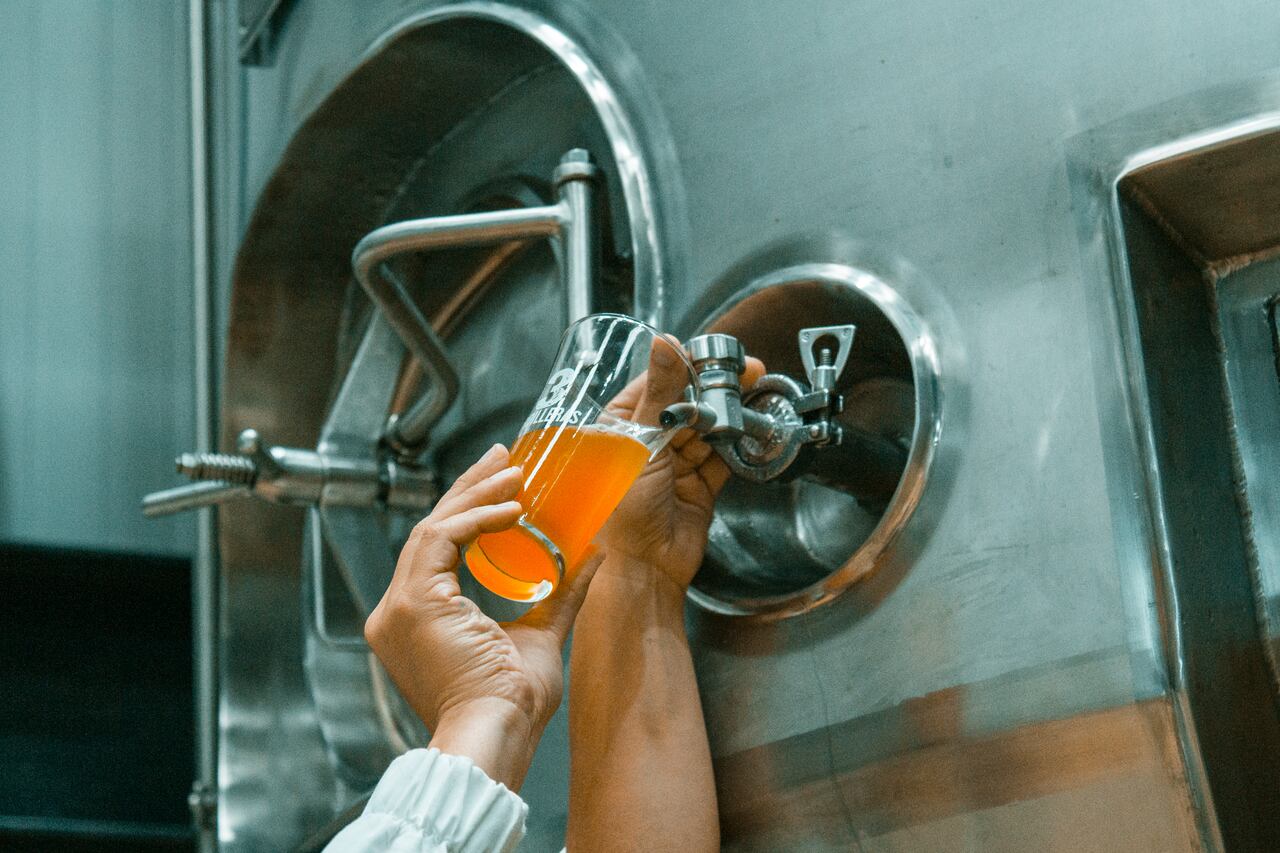 Se estima que en Colombia puede haber aproximadamente 300 cerveceros artesanales que han incluido una gran variedad de ingredientes muy colombianos a la 'pola'.