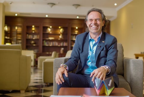 Federico Gutiérrez hizo una pausa en su agenda de la ansiosa última semana para jugar al 'sapito' con SoHo y responder algunas preguntas curiosas.