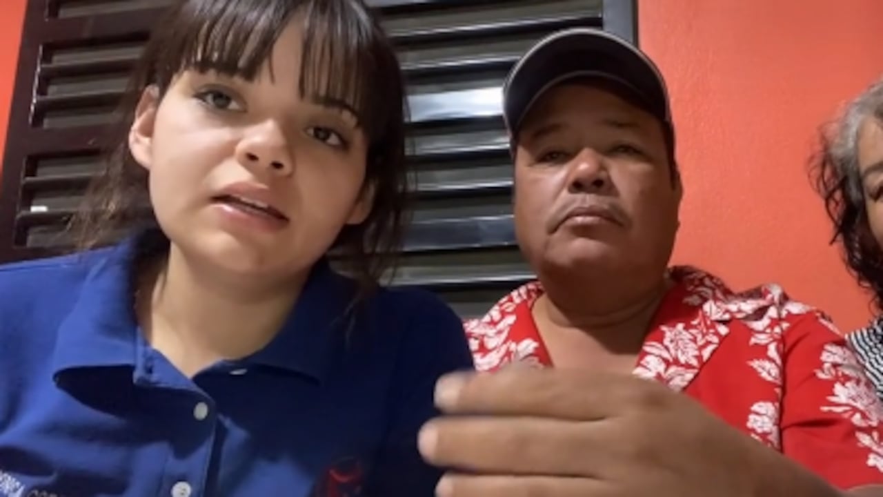 broma viral, joven le pide fingir discapacidad a su papá para beca