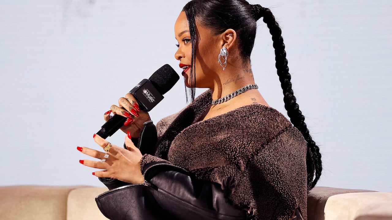 Rihanna en previas del Super Bowl.