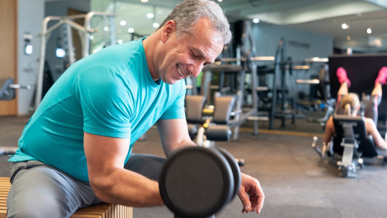 Curl inclinado con mancuernas