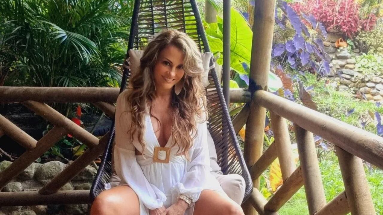 ¿Sin ropa interior? Aura Christina Geithner enciende Instagram con candente video