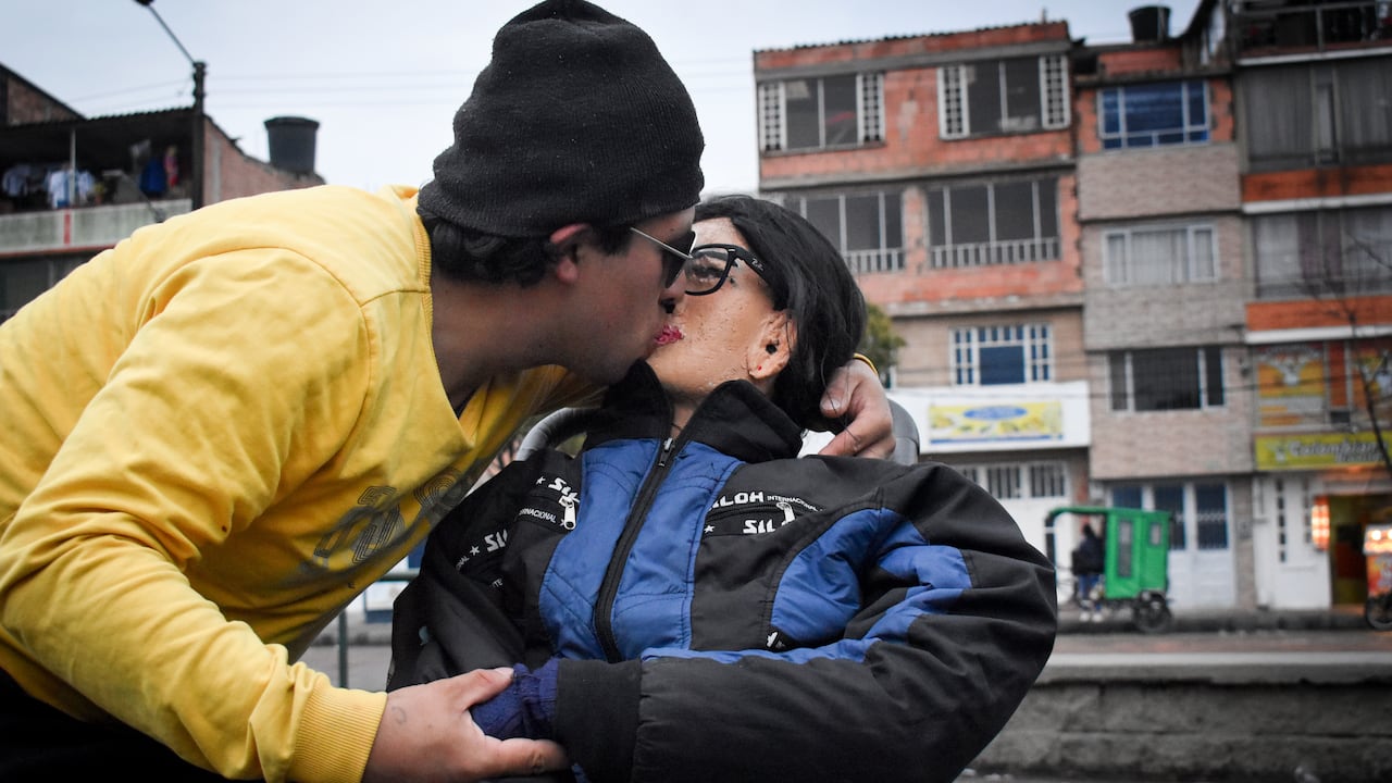 CRISTIAN MONTENEGRO Y SU FAMILIA DE TRAPO