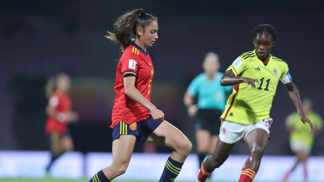 NAVI MUMBAI, INDIA - OCTOBER 12: Sandra Villafane of Spain and Linda Caicedo of Colombia compete for the ball during the FIFA U-17 Women's World Cup 2022 Group C match between Spain and Colombia at DY Patil Stadium on October 12, 2022 in Navi Mumbai, India. (Photo by Getty Images/Joern Pollex - FIFA/FIFA)