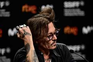 El actor y productor de cine estadounidense Johnny Deep durante la conferencia de prensa para promover su película "Crock of Gold: A Few Rounds with Shane Macgoman" en el 68 ° Festival de Cine de San Sebastián, en San Sebastián, norte de España, el domingo 20 de septiembre de 2020. ( Foto AP / Alvaro Barrientos)