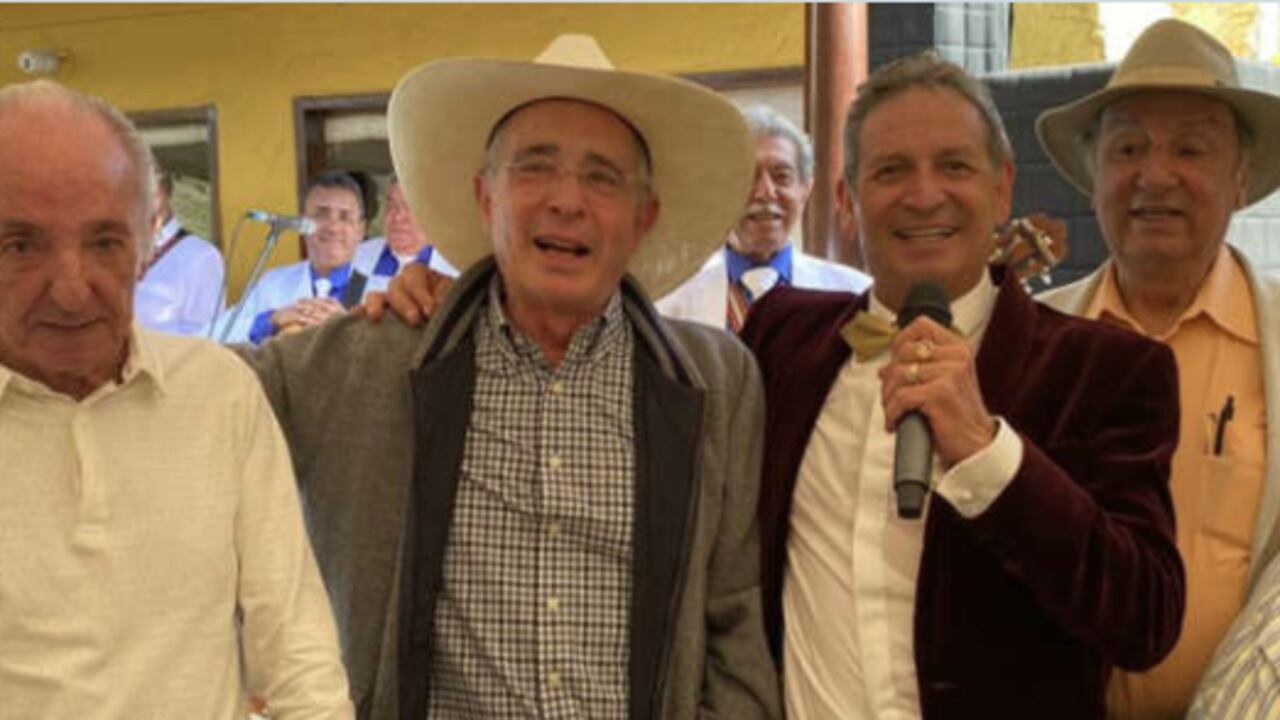 Iván Duque y Álvaro Uribe se unen al duelo por muerte de Darío Gómez