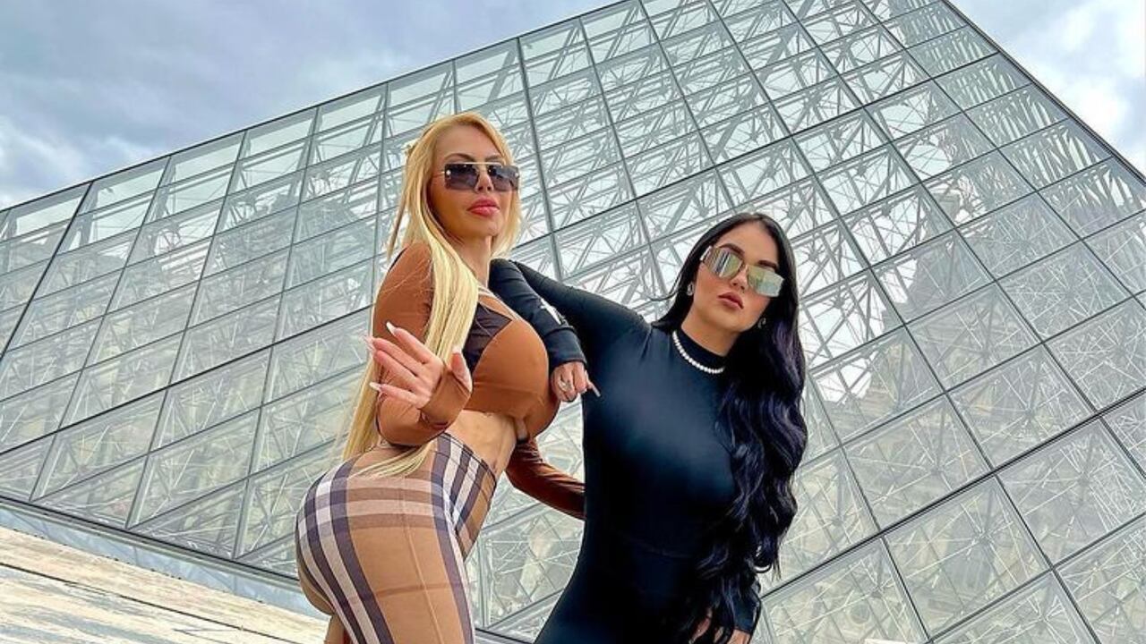 La Segura y su mamá calentaron las redes en diminutos vestidos de baño con los que casi se les ve todo