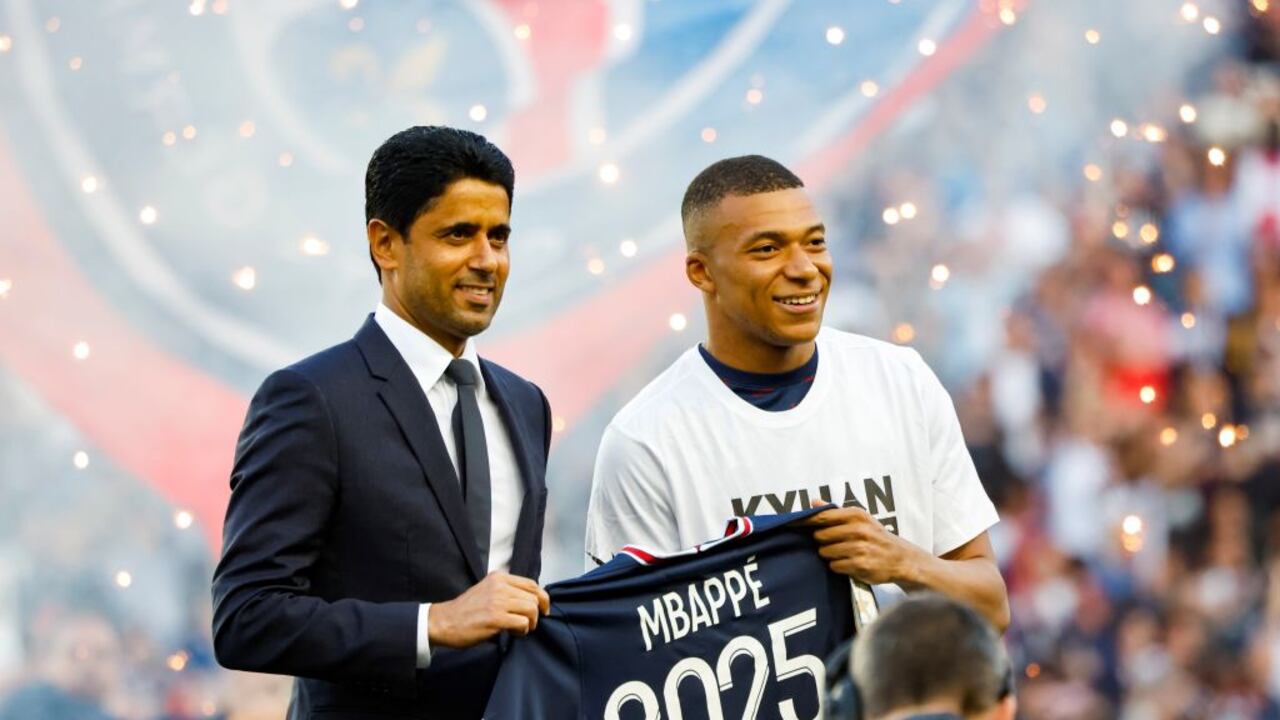 Kylian Mbappé durante su acto de renovación con el PSG, en mayo de 2022.