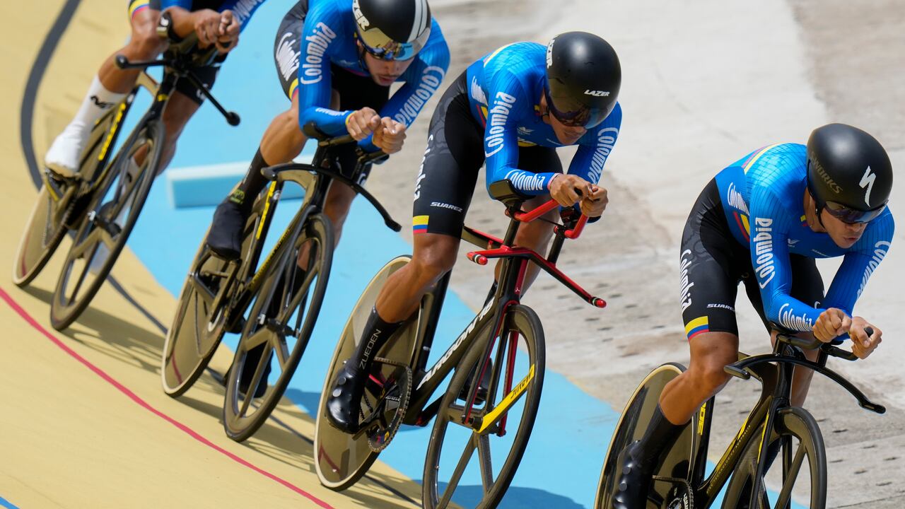 Colombia competes in the men's cycling track team pursuit qualifying heats at the Central American and Caribbean Games in San Salvador, El Salvador, Wednesday, June 28, 2023. (AP Photo/Arnulfo Franco)