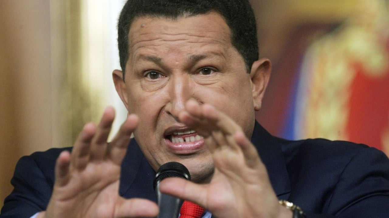 El entonces presidente venezolano, Hugo Chávez, en una conferencia de prensa en el Palacio de Miraflores el 5 de diciembre de 2006 en Caracas, Venezuela