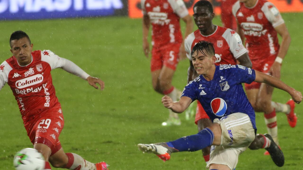 Daniel Ruiz, jugador de Millonarios durante partido contra Independiente Santa Fe.