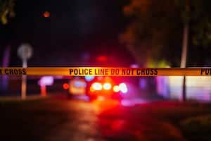 El cuerpo de la mujer fue encontrado horas después en una carretera.